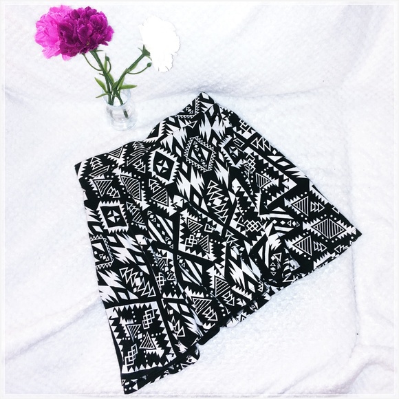 PINK Victoria's Secret Dresses & Skirts - 3/20 SALE Victoria's Secret Zig Zag Skirt Size XS